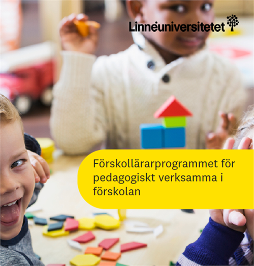 Barn leker och tittar in i kamera. 